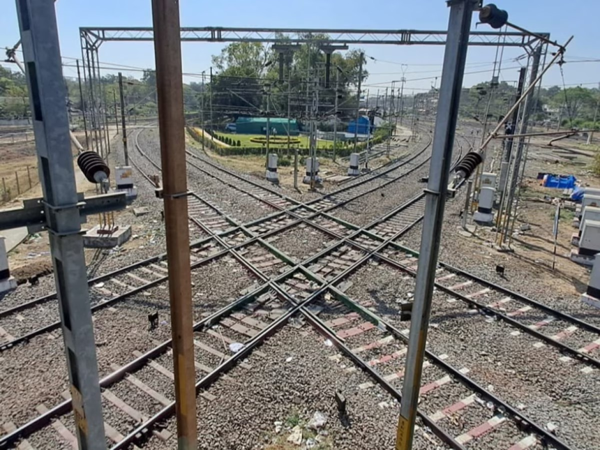 This is the only city in India where trains pass all around